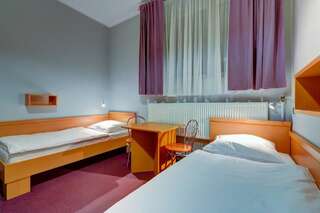 Хостелы Hostel Evotel Зелонка Двухместный номер с 2 отдельными кроватями-1