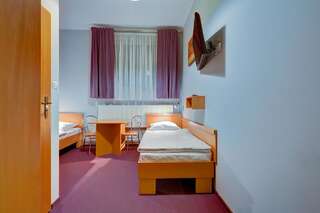 Хостелы Hostel Evotel Зелонка Двухместный номер с 2 отдельными кроватями-2